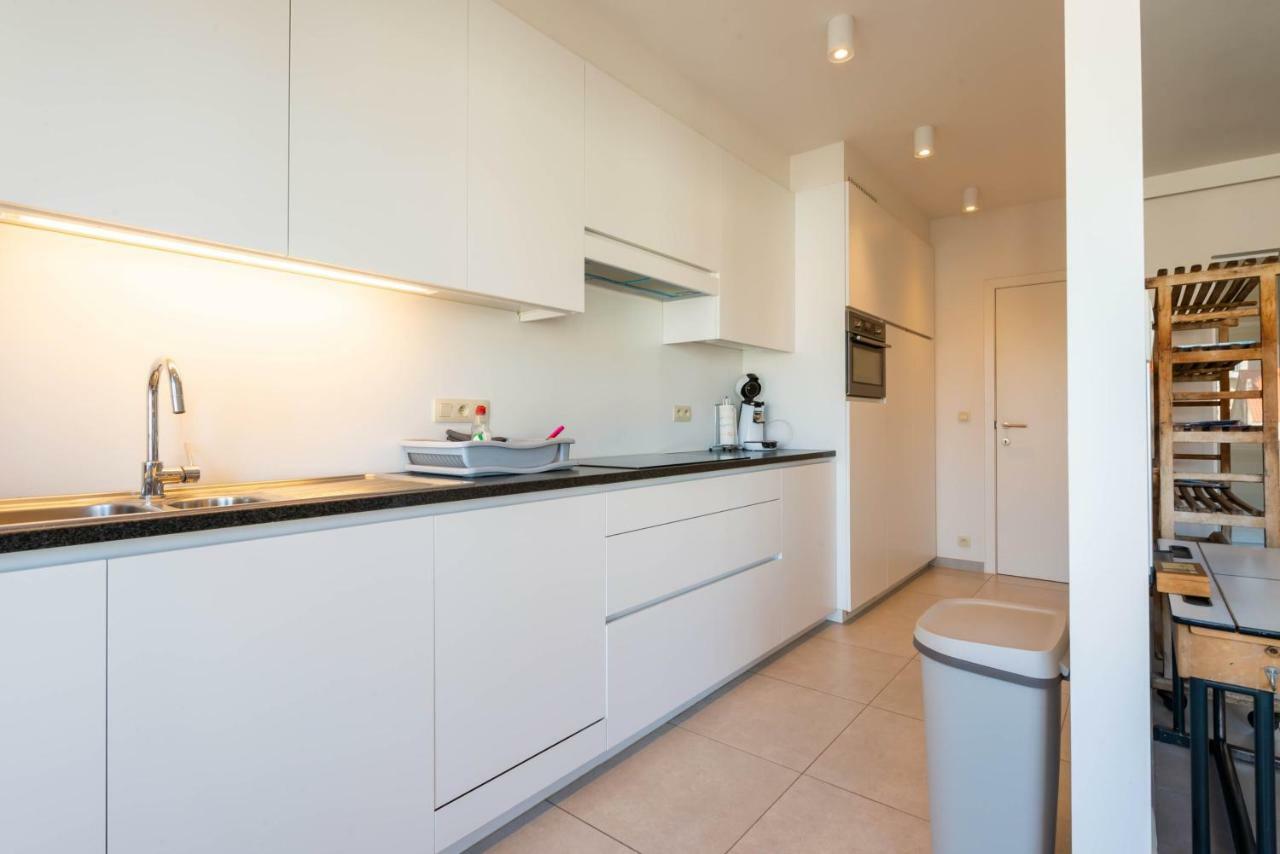 Modern Apartment With Free Parking Остенде Экстерьер фото